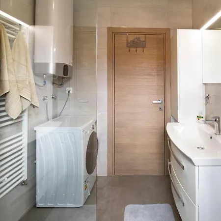 Juric - Free Covered Parking *