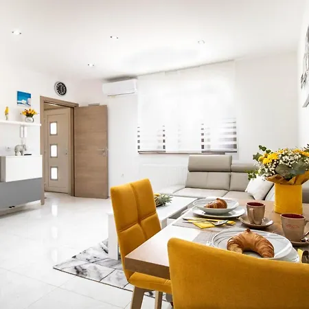 Juric - Free Covered Parking Apartment *