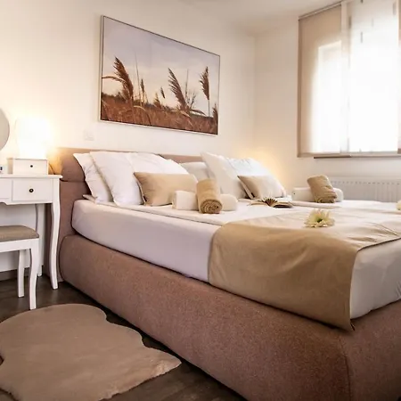 Juric - Free Covered Parking