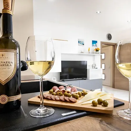 Apartment Juric - Free Covered Parking *