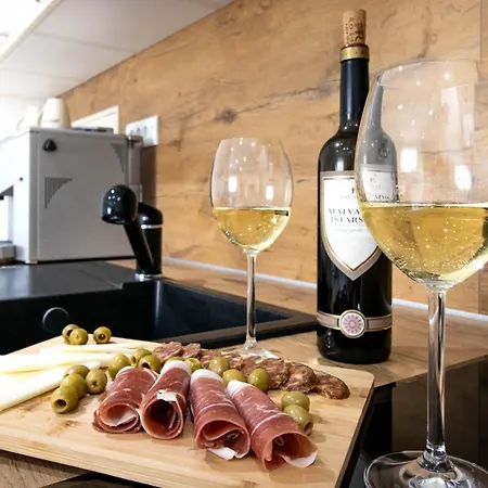 Juric - Free Covered Parking