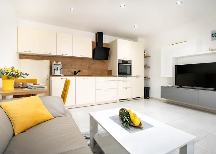 Juric - Free Covered Parking 풀라