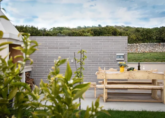 Juric - Free Covered Parking 풀라