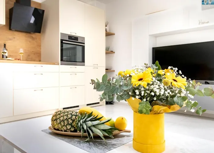 Juric - Free Covered Parking 풀라